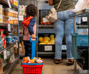 Government shutdown takes a toll as air traffic controllers lose pay, SNAP benefits dry up