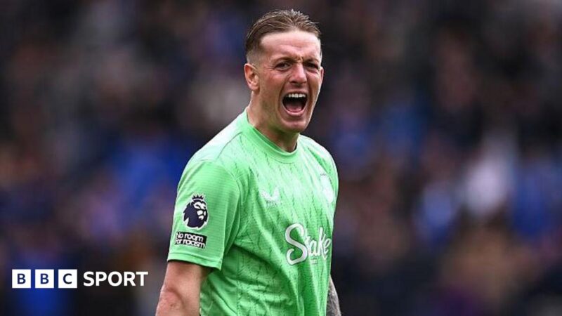 Jordan Pickford: England goalkeeper agrees new Everton deal