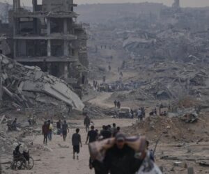 Palestinians Return to Ruins in Gaza as Trump Hopes to Meet Hostages