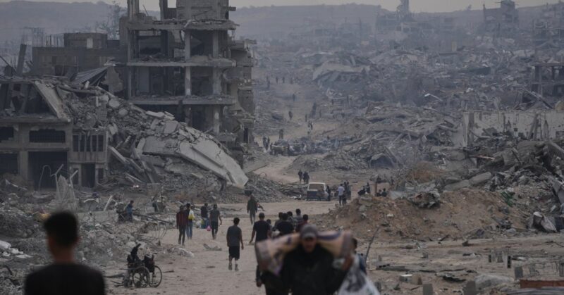 Palestinians Return to Ruins in Gaza as Trump Hopes to Meet Hostages