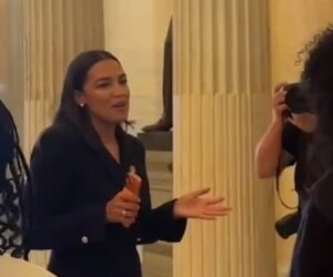 AOC gives Capitol tour to students during shutdown