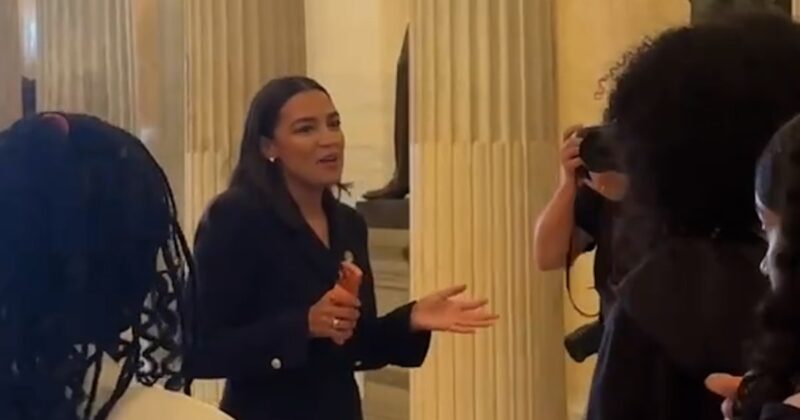 AOC gives Capitol tour to students during shutdown