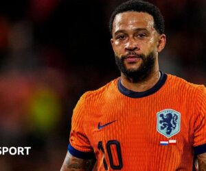 Memphis Depay late for Netherlands duty because of stolen passport