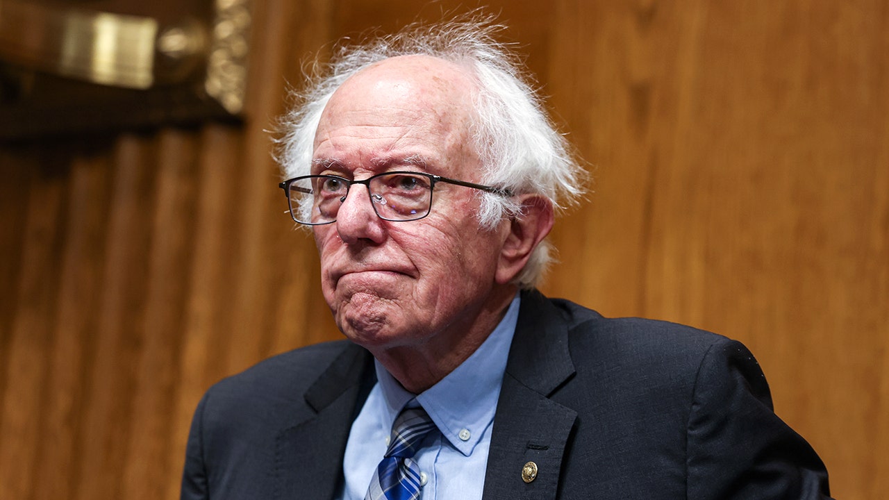 Vermont senator praises Trump on border, criticizes Biden