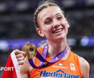 Femke Bol: World 400m hurdles champion switches to 800m