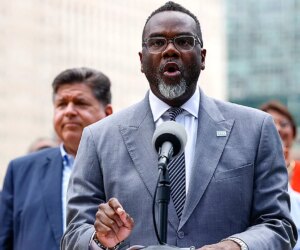 Chicago mayor signs executive order banning ICE operations on city property