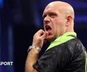Darts World Grand Prix: Michael van Gerwen beaten but Luke Littler wins thriller