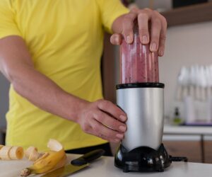 Roommate sparks debate for breaking ‘quiet hours’ rule to make early-morning smoothies
