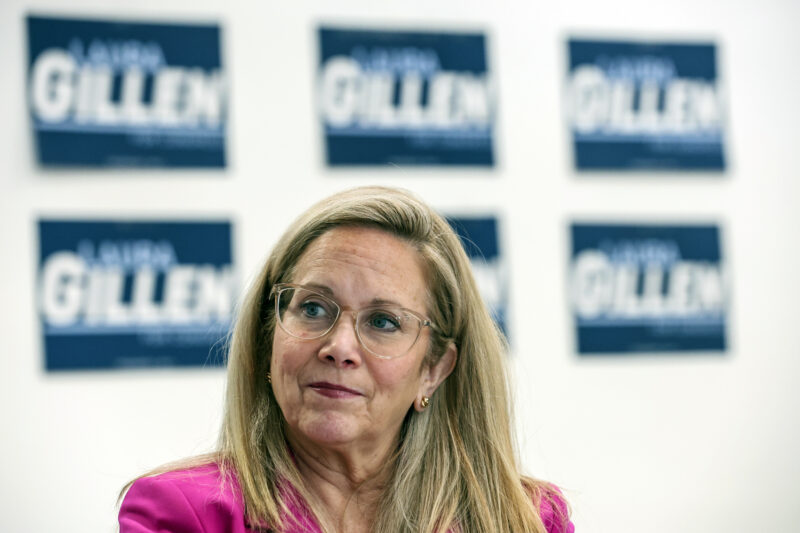 Polls show voters blame GOP for shutdown. But they don't trust Dems with the economy.