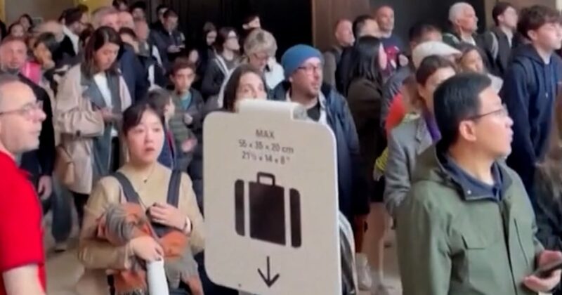 Tourists evacuated from the Louvre after robbery