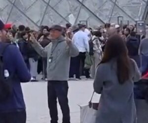 The Lourve reopens as stolen jewels search continues