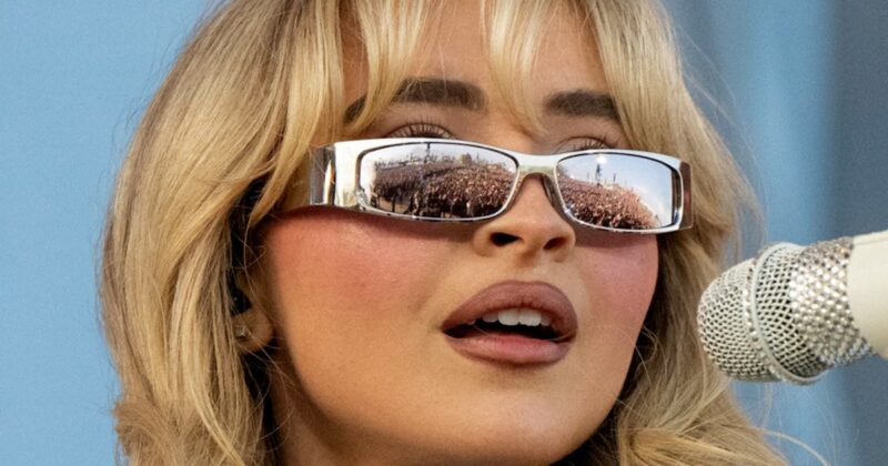 Sabrina Carpenter hosts ‘SNL’ as Domingo sketch returns
