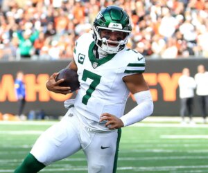 Justin Fields reveals emotional moment before leading Jets to first win
