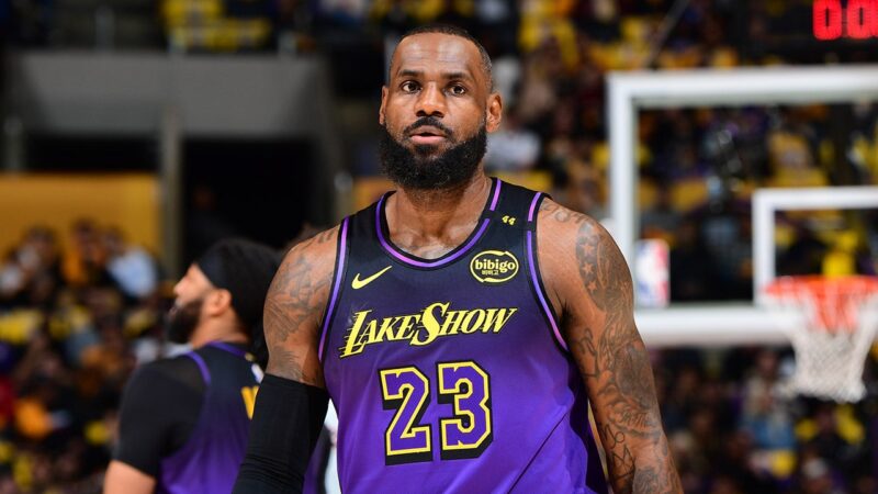 Lakers’ LeBron James experiencing sciatica, putting opening night in doubt