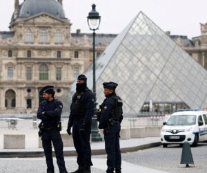 Louvre thieves steal priceless jewelry, escape on motorbikes in Paris