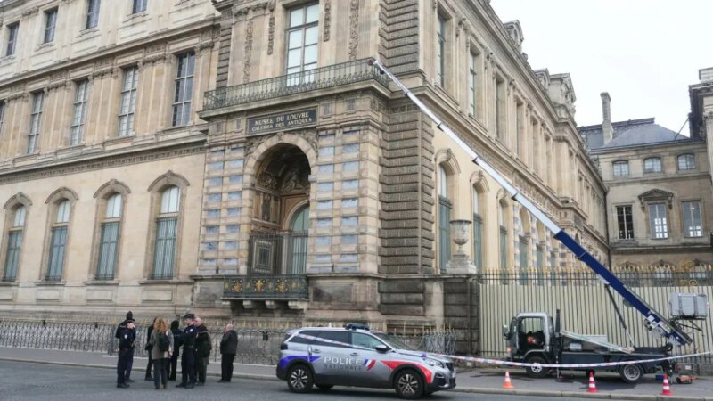 How Louvre burglars used a truck-mounted lift in the $100M jewelry heist