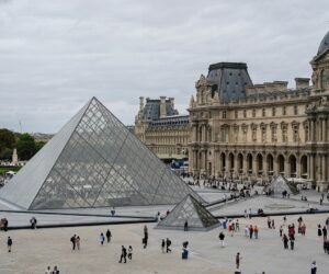 ‘Brazen’ thieves rob Louvre of crown jewels in ‘targeted heist’ and more top headlines