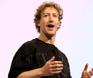 Facebook AI turns on camera roll photos into shareable collages for users