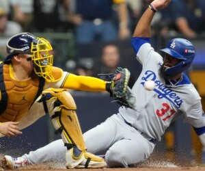 Brewers complete unreal double play vs Dodgers
