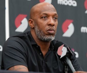 Clippers fans jeer Trail Blazers after Chauncey Billups arrest