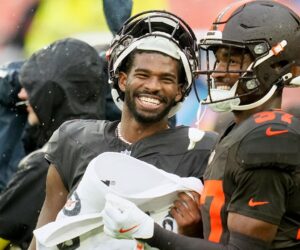 NFL fans call on Browns to play Shedeur Sanders