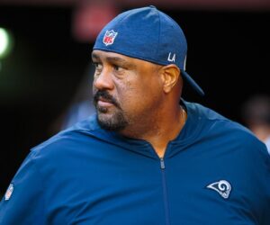 Tampa Bay running backs coach Skip Peete suffers medical episode during practice