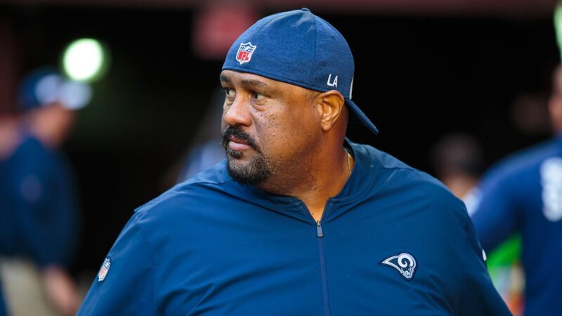 Tampa Bay running backs coach Skip Peete suffers medical episode during practice