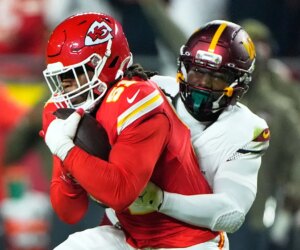 Commanders’ first drive ends in an interception, embarrassing Peyton Manning