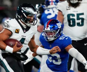 Giants upset Eagles as controversy erupts over tush push plays