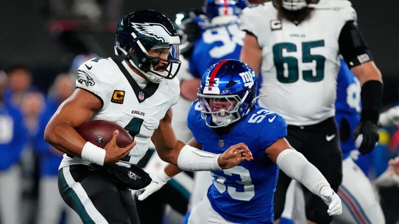 Giants upset Eagles as controversy erupts over tush push plays