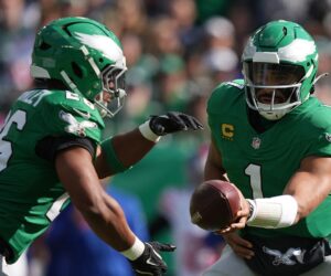 Eagles score TD after controversial tush push gets 1st down