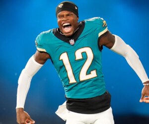 Jaguars’ Travis Hunter reunites with woman he met on plane after draft