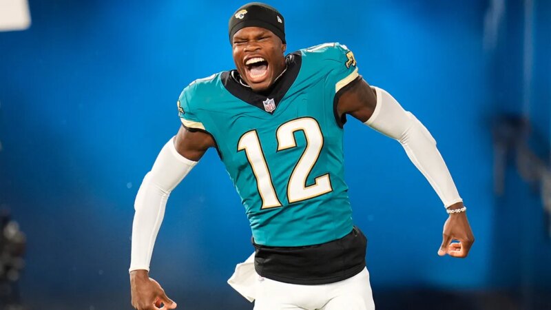 Jaguars’ Travis Hunter reunites with woman he met on plane after draft