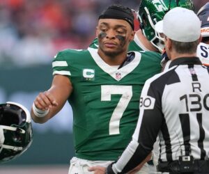 Jets’ Aaron Glenn defends Justin Fields after poor play vs Broncos