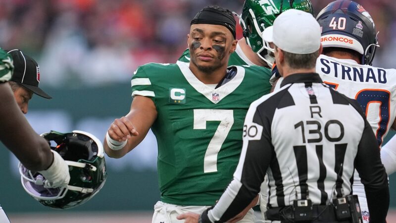 Jets’ Aaron Glenn defends Justin Fields after poor play vs Broncos