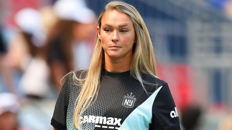 Kylie Kelce gets real on Cowboys trick-or-treaters