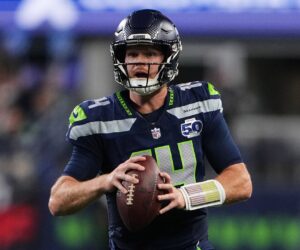 Seahawks hold off Texans for crucial win