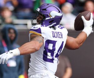 Vikings’ Cam Akers throws TD pass to Josh Oliver