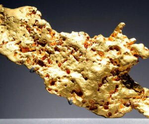 Chinese woman indicted for theft of gold nuggets from museum in Paris