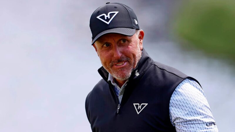 Phil Mickelson reacts to Charlie Kirk’s Presidential Medal of Freedom