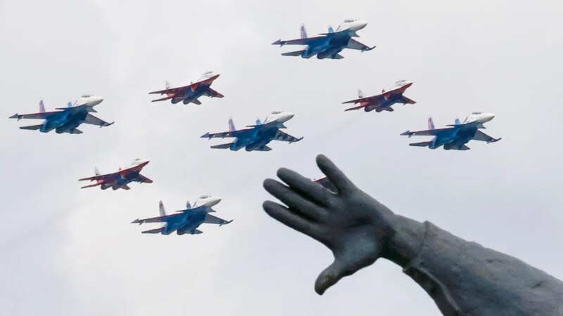 EU chief calls for stronger response to Russia’s ‘hybrid warfare’ campaign