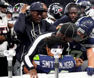 NFL official Nate Jones goes viral protecting Seahawks’ Jaxon Smith-Njigba