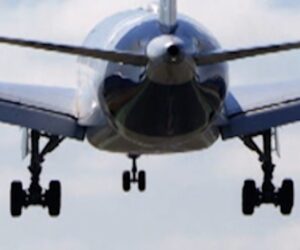 Man allegedly stabs two teens with metal fork on flight