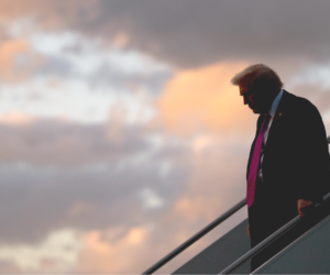 Trump returns to DC as government shutdown drags into third full week