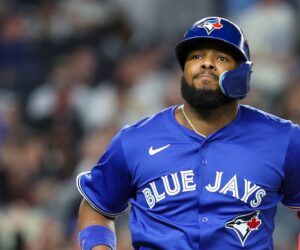 Yankees fan throws can at Vladimir Guerrero Jr.’s family during game: report
