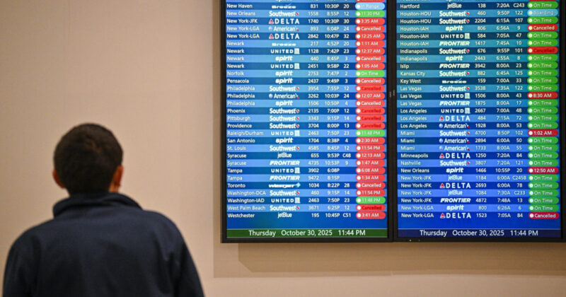 Hundreds of Flights Canceled Amid Government Shutdown