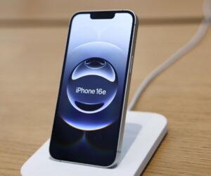 iPhone 16e Price Crashes Below $300 In New Aggressive Deal