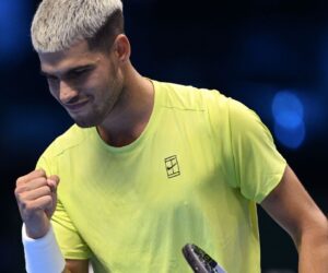 Carlos Alcaraz defeats Alex de Minaur in ATP Finals opener