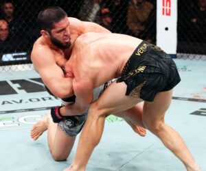 Makhachev dominates to become 2-weight champion at UFC 322