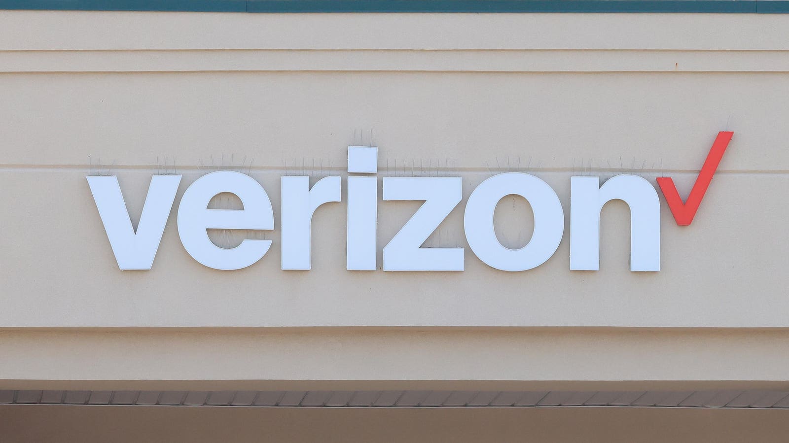 Verizon Will Lay Off 13,000 Employees